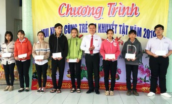 Vui xuân cùng trẻ em khuyết tật năm 2019