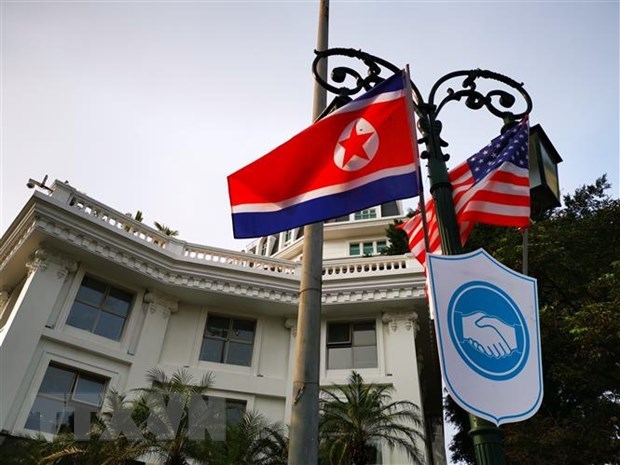 The flags of the DPRK and US fly near the Opera House in Hanoi (Photo: VNA)