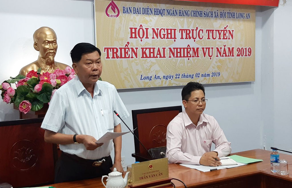 Chairman of Long An Provincial People's Committee - Tran Van Can proposed to regularly supplement the list of poor and near-poor households meeting the demand for loans.