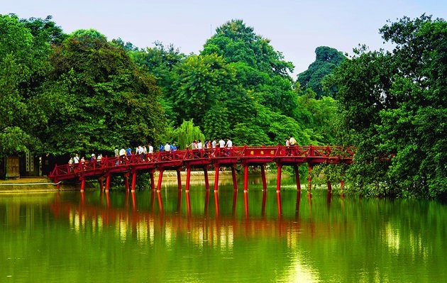 The Huc bridge in Hoan Kiem Lake, one of popular destinations for international visitors in Hanoi. (Source: planetware.com)