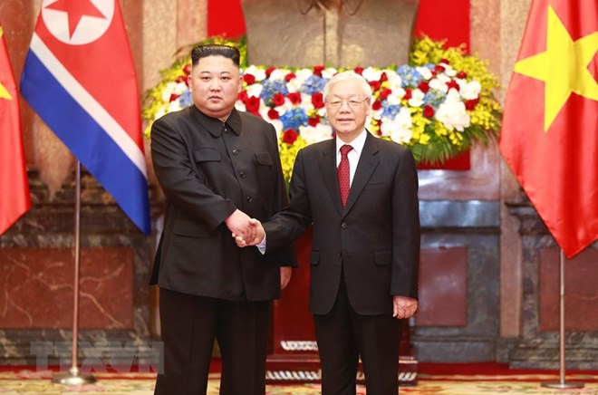 Party General Secretary and President Nguyen Phu Trong (R) welcomes Democratic People’s Republic of Korea leader Kim Jong-un (Source: VNA)