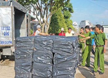 Long An Steering Committee 389 seize nearly 317.000 packs of smuggled cigarettes