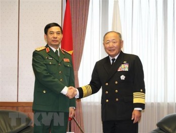 Vietnam, Japan talk stronger defence ties