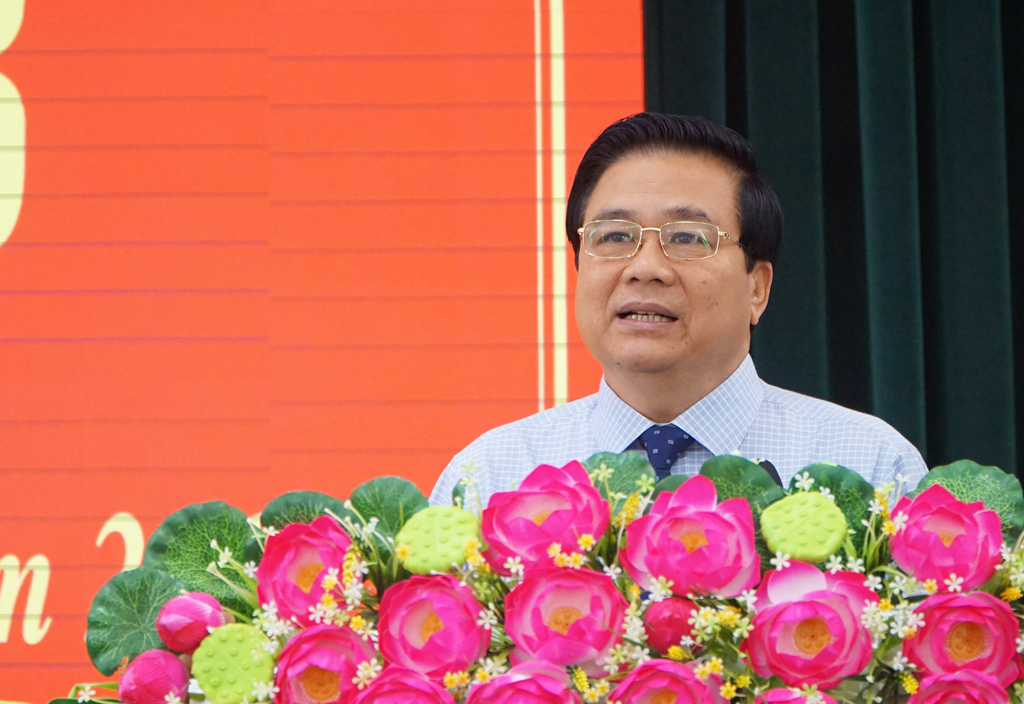 Secretary of Provincial Party Committee, Chairman of Provincial People's Council - Pham Van Ranh requested that the provincial People's Committee directed the sectors and localities to be more aggressive in preventing and controlling ASF.