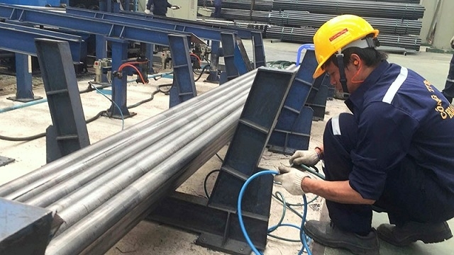 worker at Hoa Sen hot-dip galvanised steel pipe plant during his working hours. (Photo: NDO/Quang Quy)