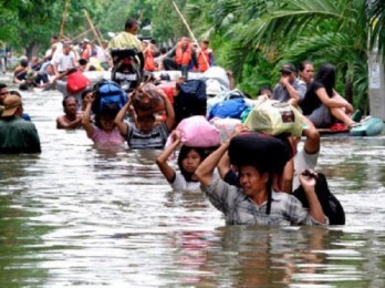 63 killed after flash floods strike eastern Indonesia