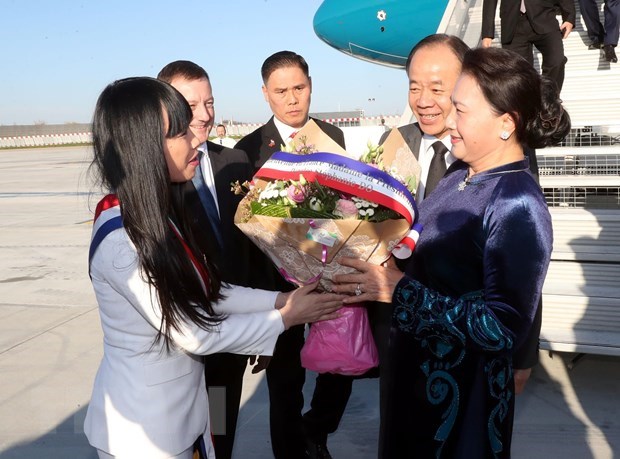 NA Chairwoman Nguyen Thi Kim Ngan was welcomed at the Orly Airport (Source: VNA)