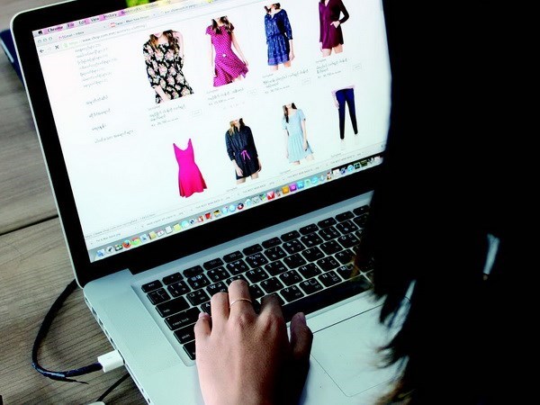 The Ministry of Industry and Trade is building up a master plan to prevent the trading of counterfeit and smuggling goods on the e-commerce floor (Photo: mmbiztoday.com)