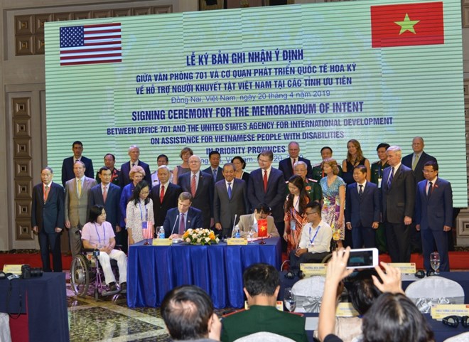 Signing ceremony of memorandum of intent (Source: http://tgvn.com.vn)