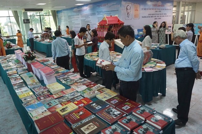 Visitors to the book exhibition on President Ho Chi Minh at the Academy of Politics Region II in HCM City (Photo: VNA)