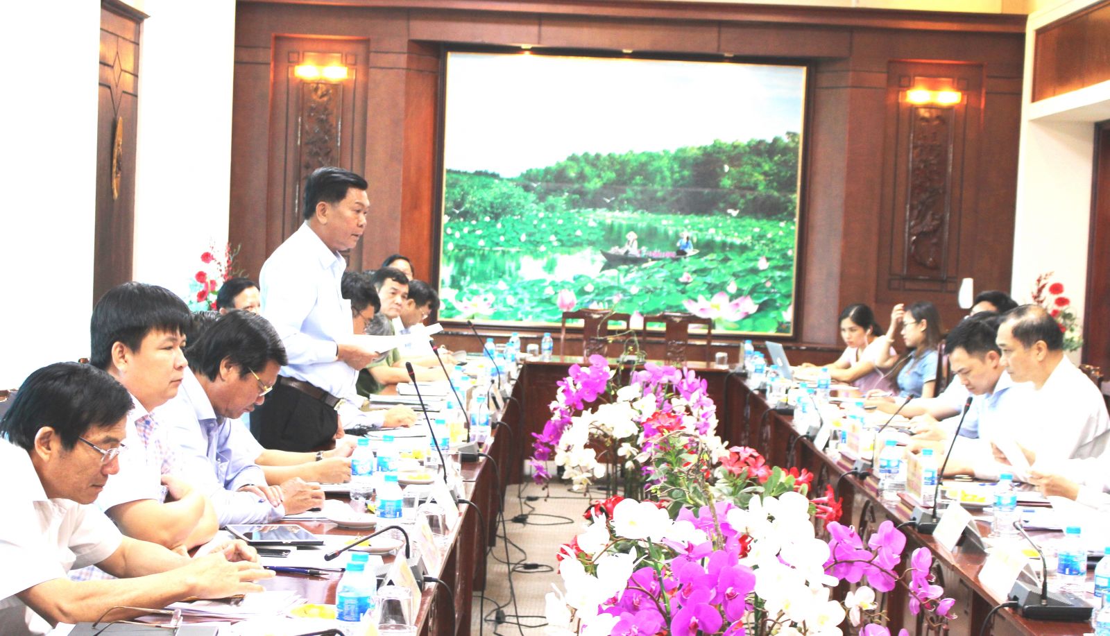 Chairman of Long An Provincial People's Committee - Tran Van Can informed the implementation of the provincial socio-economic development plan in 2018 and the first quarter of 2019