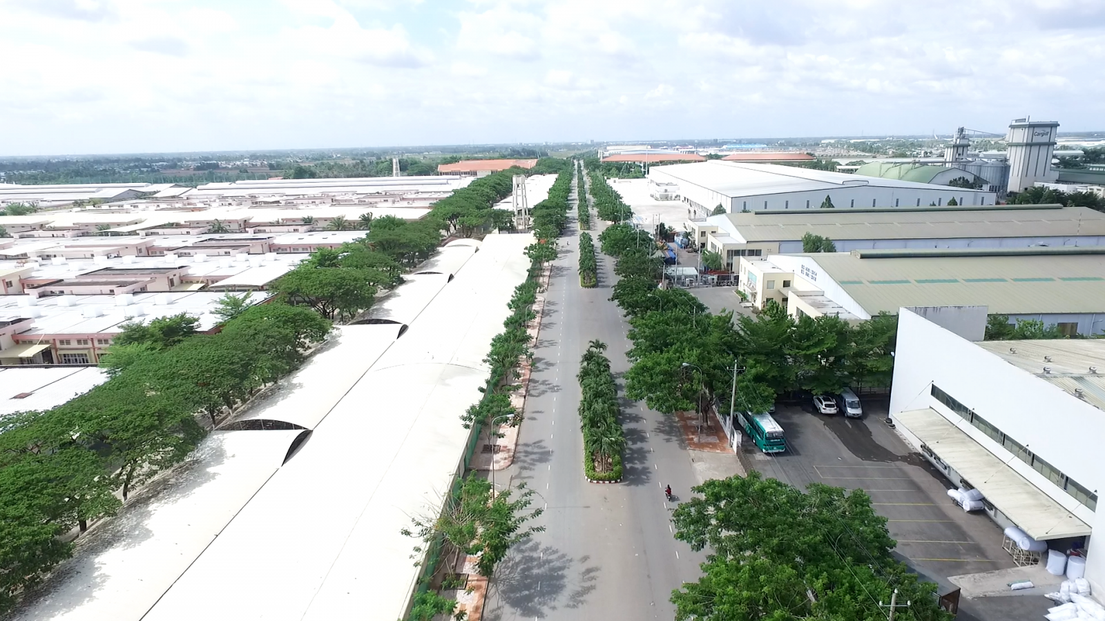 Industrial parks and clusters are filled up 85% (photos of Thuan Dao industrial zone, Ben Luc district)