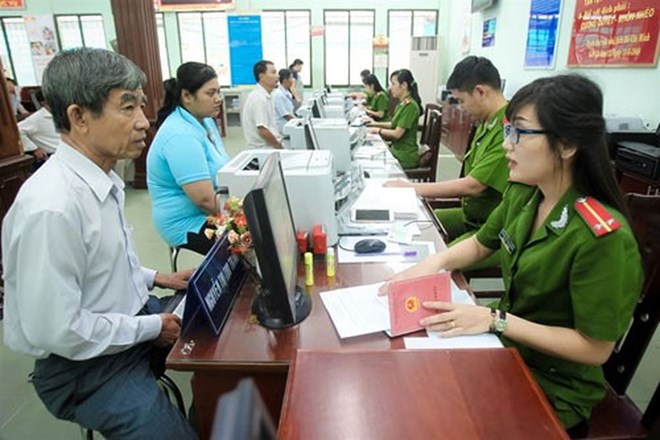 Deputy Prime Minister Truong Hoa Binh has issued a plan to implement a project on simplifying administrative procedures, citizen papers and databases related to population management in 2019.(Illustrative image. Source: baodauthau.vn)