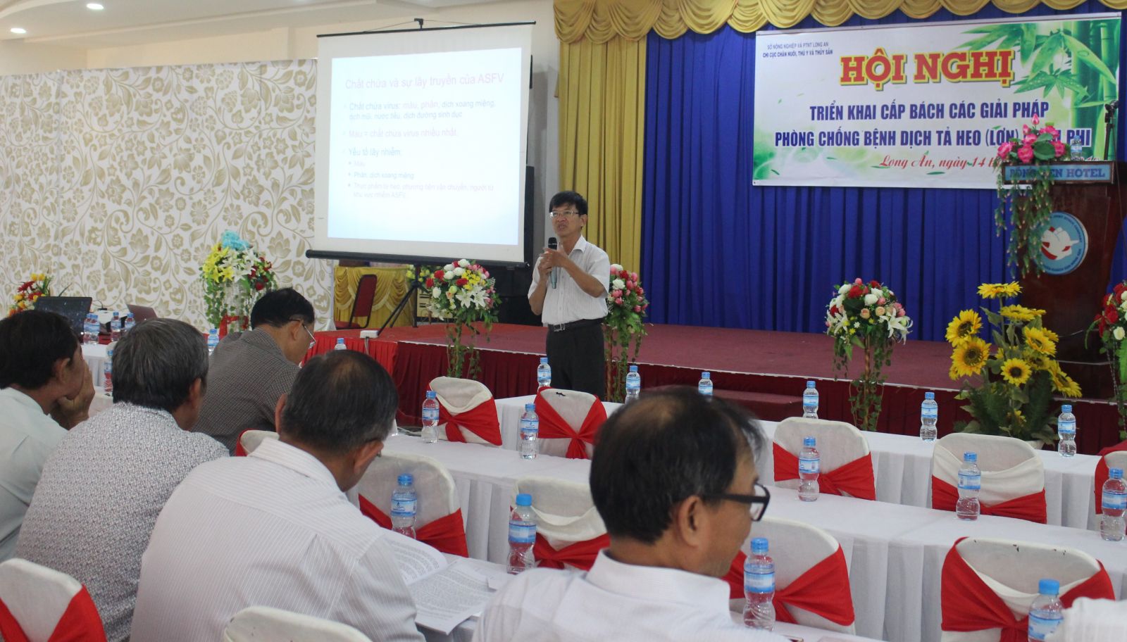 Prof., Ph.D - Nguyen Ngoc Hai presented the situation of ASF causing great impact on the livestock sector