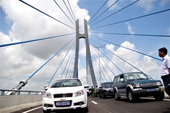 Vam Cong bridge launched across Mekong’s tributary in Can Tho