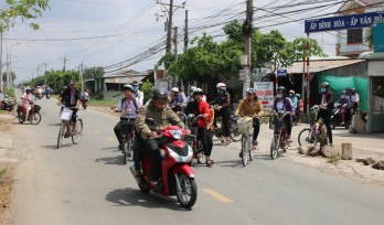 Tân Trụ: Cần bảo đảm an toàn giao thông cho học sinh Trường THCS Bình Lãng