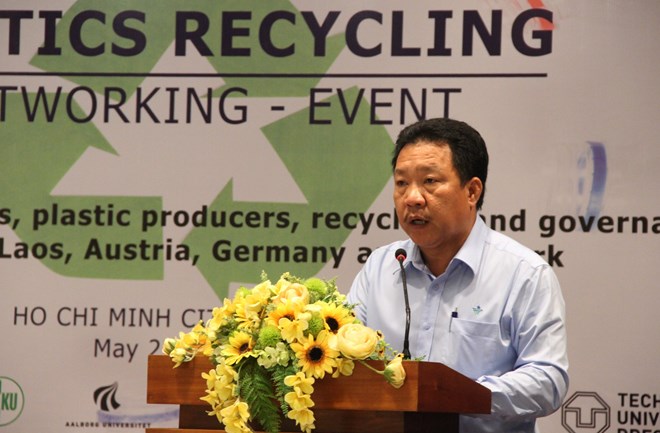 Bui Trong Hieu, Chairman of the HCM City Urban Environment Co. Ltd, speaks at the workshop in Ho Chi Minh City on May 23 (Photo: VNA)