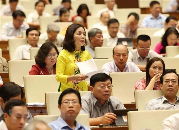 Deputy Trieu Thi Phuong from Bac Kan province speaks at a discussion session (Source: VNA)