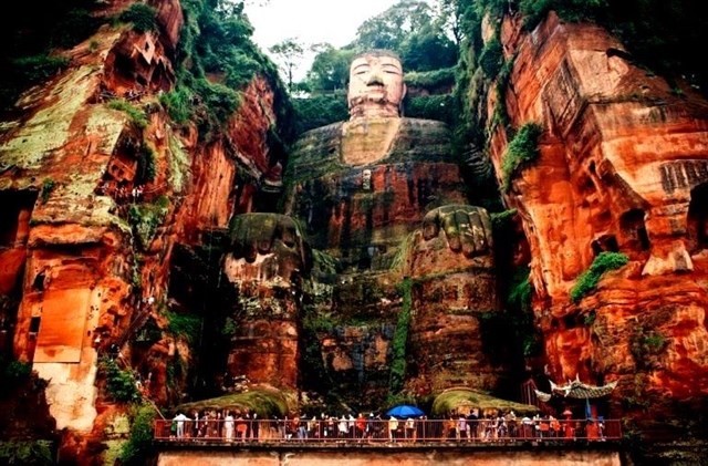 The Leshan Giant Buddha, a World Heritage Site, that attracts many tourists to Sichuan (Photo courtesy of the Sichuan Department of Culture and Tourism)