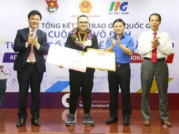 Tran Ngoc Anh Khoa receives first prize of  ACAWC Vietnam 2019 (Source: VNA)