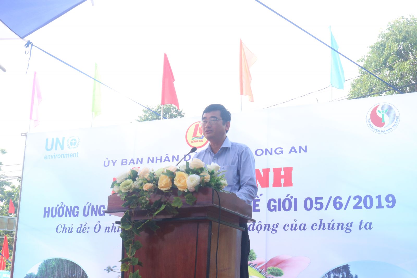 Vice Chairman of the Provincial People's Committee - Pham Van Canh called on the community to join hands to protect the environment