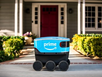 Amazon muốn robot giao hàng được đối xử như người đi bộ