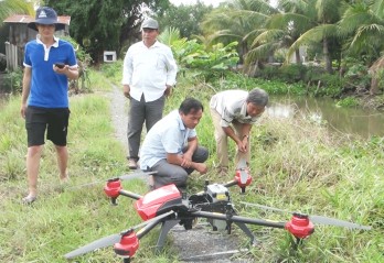 Máy bay không người lái phun thuốc bảo vệ thực vật