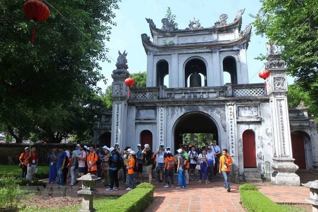 Tourists in Hanoi (Photo: VNA)