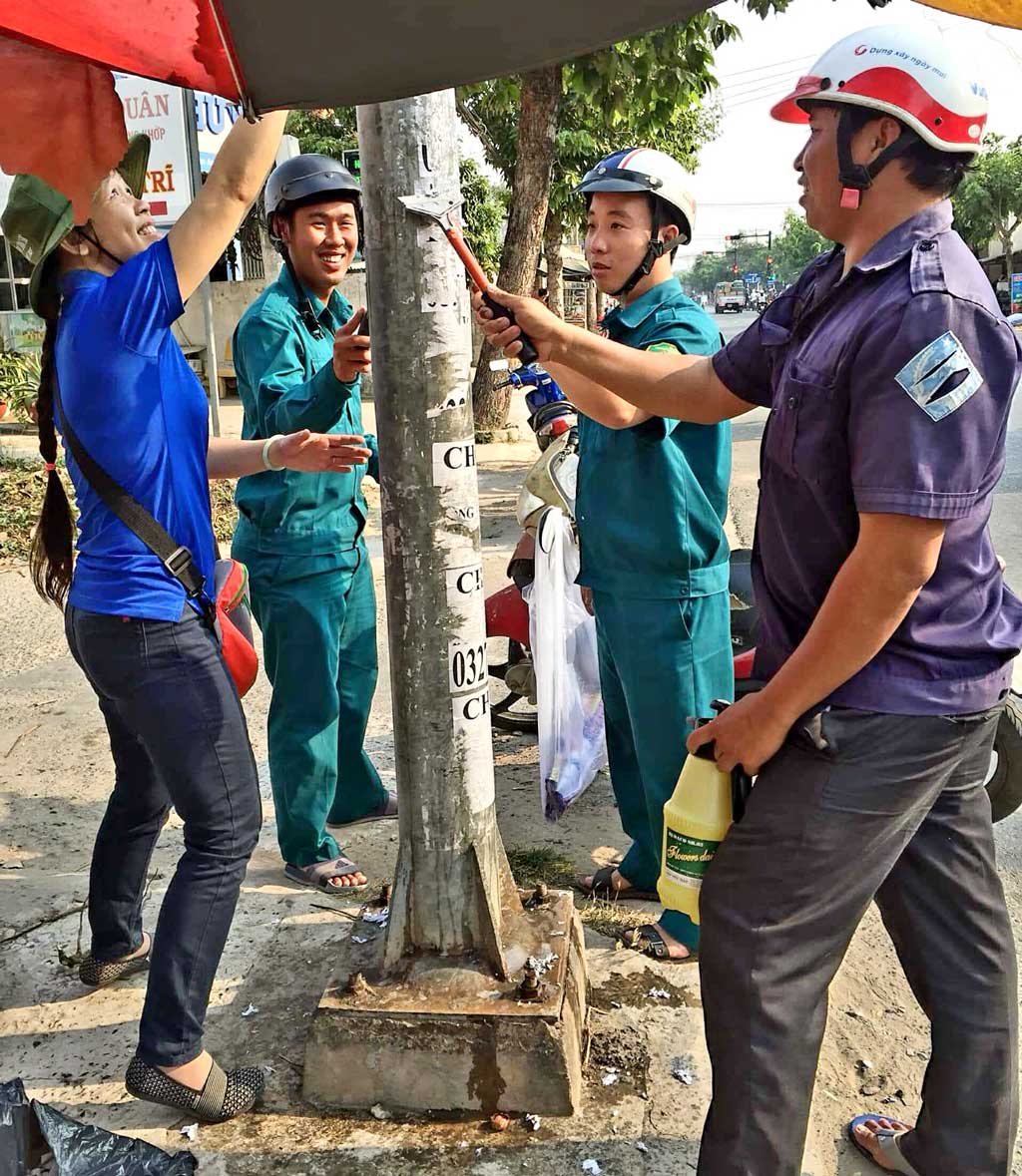 Ra quân xóa quảng cáo vặt trái phép