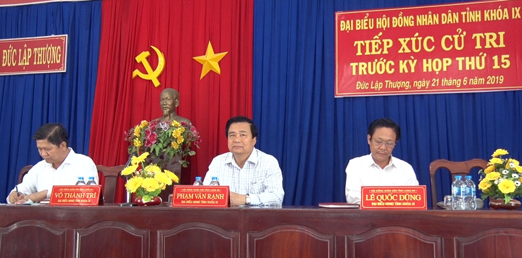 Members of Long An Provincial People's Council, term IX, meet voters