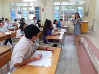 Students enter first day of national high school exam 2019