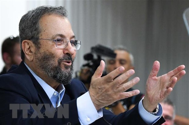 Cựu Thủ tướng Israel Ehud Barak phát biểu trong cuộc họp báo ở Tel Aviv ngày 26/6/2019. (Ảnh: THX/TTXVN)