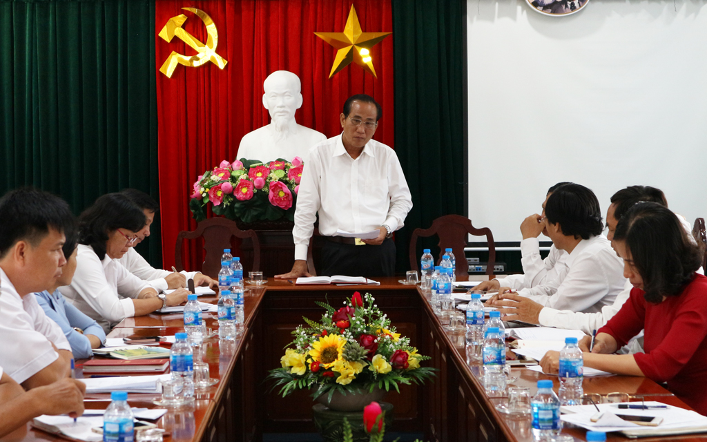 Vice Chairman of Long An provincial People's Council - Nguyen Thanh Cang asked the delegates to concentrate on preparing the meeting contents