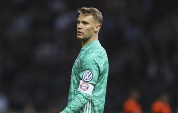 Đội trưởng Neuer ngầm ý rời đi, con tàu Bayern tiếp tục đảo chao