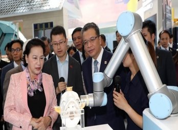 Top legislator visits China’s first hi-tech park