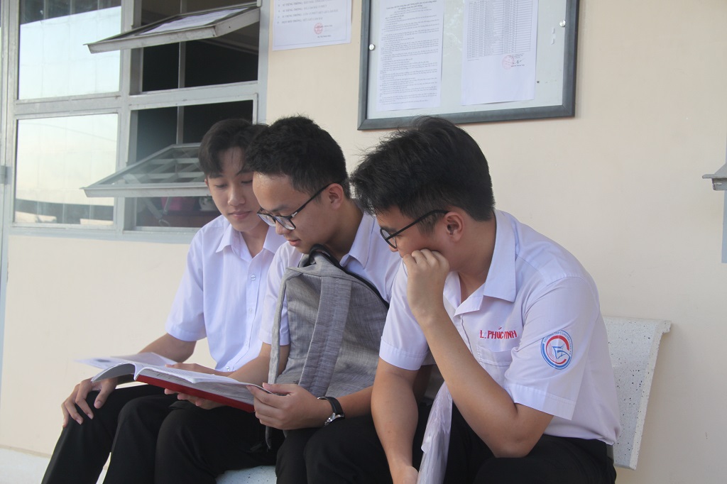 Grade 10 belongs to subjects as English, History and Civic Education 