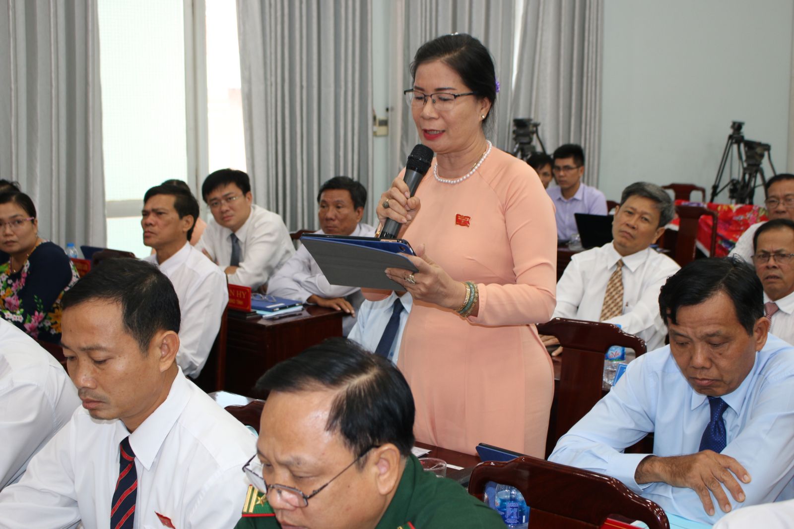 Delegates deliver their opinions for discussion