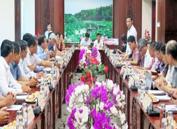 Long An leaders discuss agricultural product distribution to EU market with Sao Mai Group