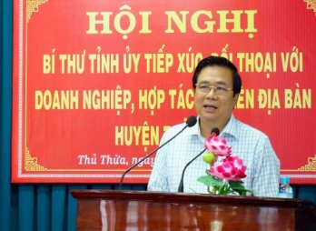 Long An Provincial Party Committee Secretary - Pham Van Ranh has dialogue with businesses and cooperatives in Thu Thua district