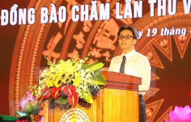 Deputy PM Vu Duc Dam delivers a speech at the opening ceremony of the fifth Culture, Sports and Tourism Festival of the Cham people. (Photo: VNA)