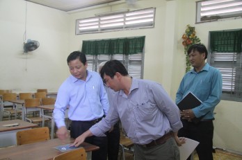 Vice Chairman of Long An People's Committee - Pham Tan Hoa checks preparation for new school year