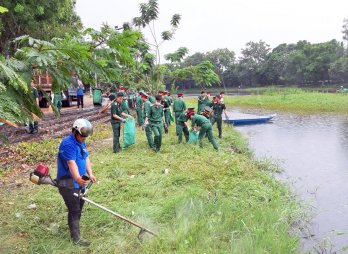 Ra quân tổng vệ sinh công viên TP.Tân An