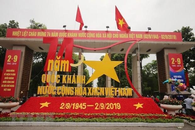 Thong Nhat (Reunification) Park's gate decorated on the occasion of Vietnam's National Day (September 2, 1945) (Photo: VNA)