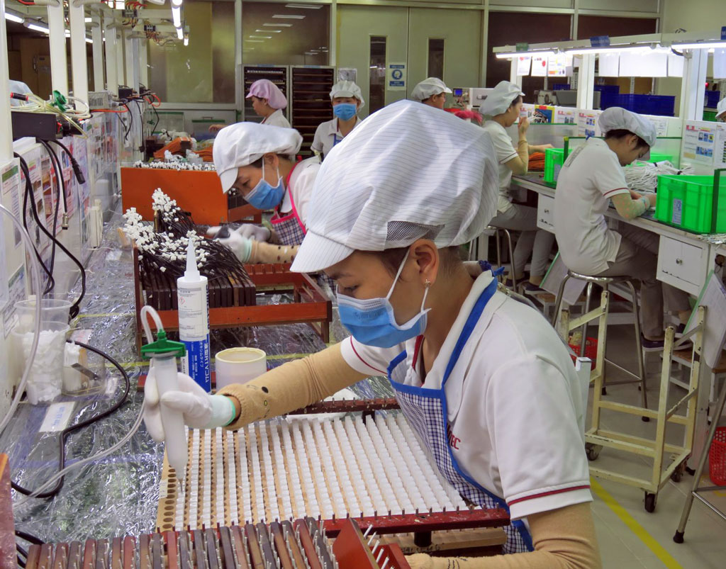 Workers working at Semitec Electronics Vietnam Co., Ltd. (in Tan Kim Industrial Park)