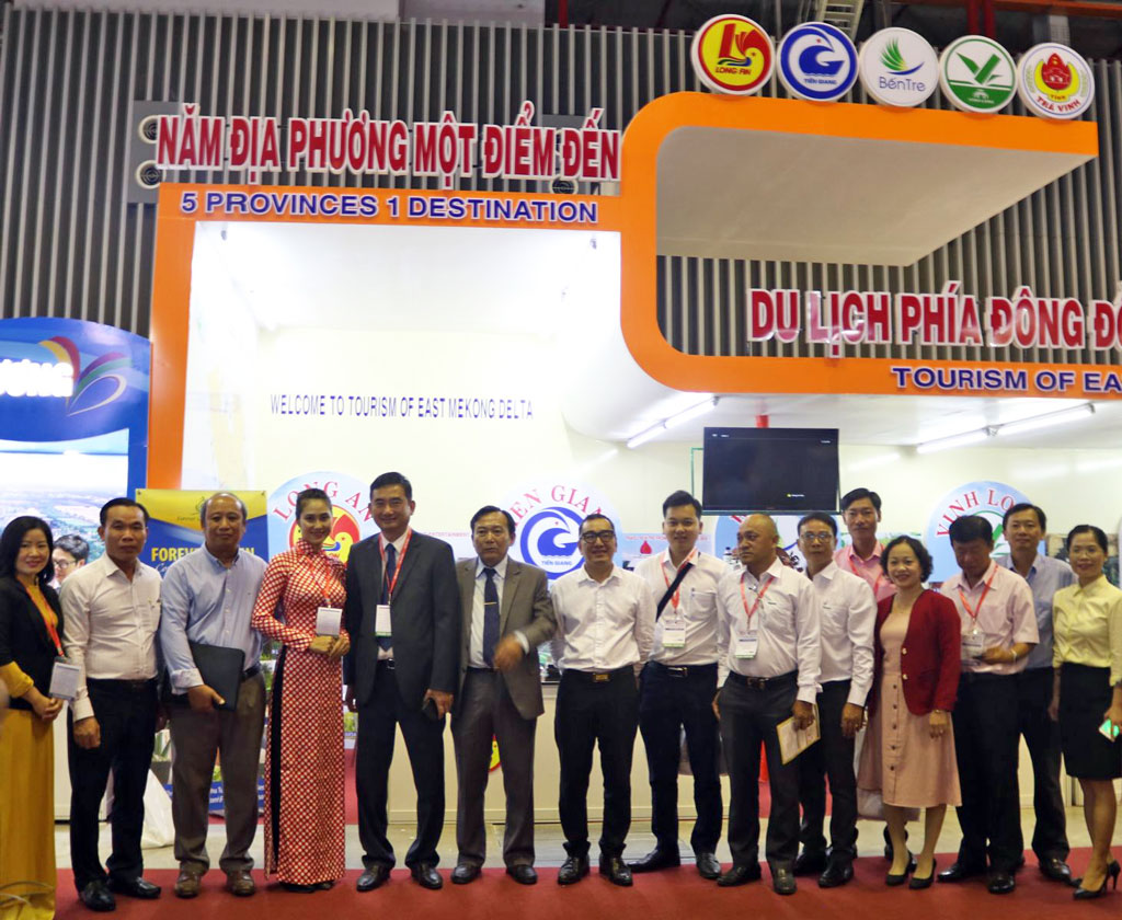 Vice Chairman of Long An Provincial People's Committee - Pham Van Canh and the provincial delegation attends the Fair