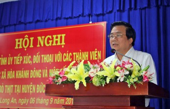 Long An Provincial Party Committee Secretary - Pham Van Ranh has dialogue with beef cattle breeders in Duc Hoa