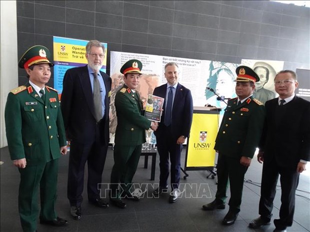 A visiting Vietnamese delegation, led by Deputy Minister of National Defence Sen. Lieut. Gen. Le Chiem, had a working session with Australia’s University of New South Wales (UNSW) Canberra on September 10 to receive a digitalised project on battlefields and burial sites of fallen Vietnamese soldiers during the war in Vietnam.