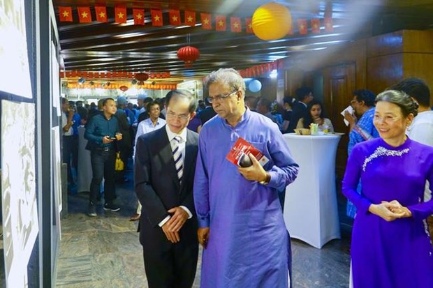 At the event (Source: Vietnam Embassy in Bangladesh)