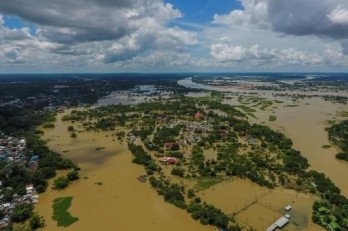 Widespread floods kill 32 people in Thailand's northeastern region