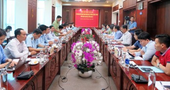 Minister of Industry and Trade - Tran Tuan Anh worked in Long An on prevention of smuggling, trade frauds and counterfeit goods